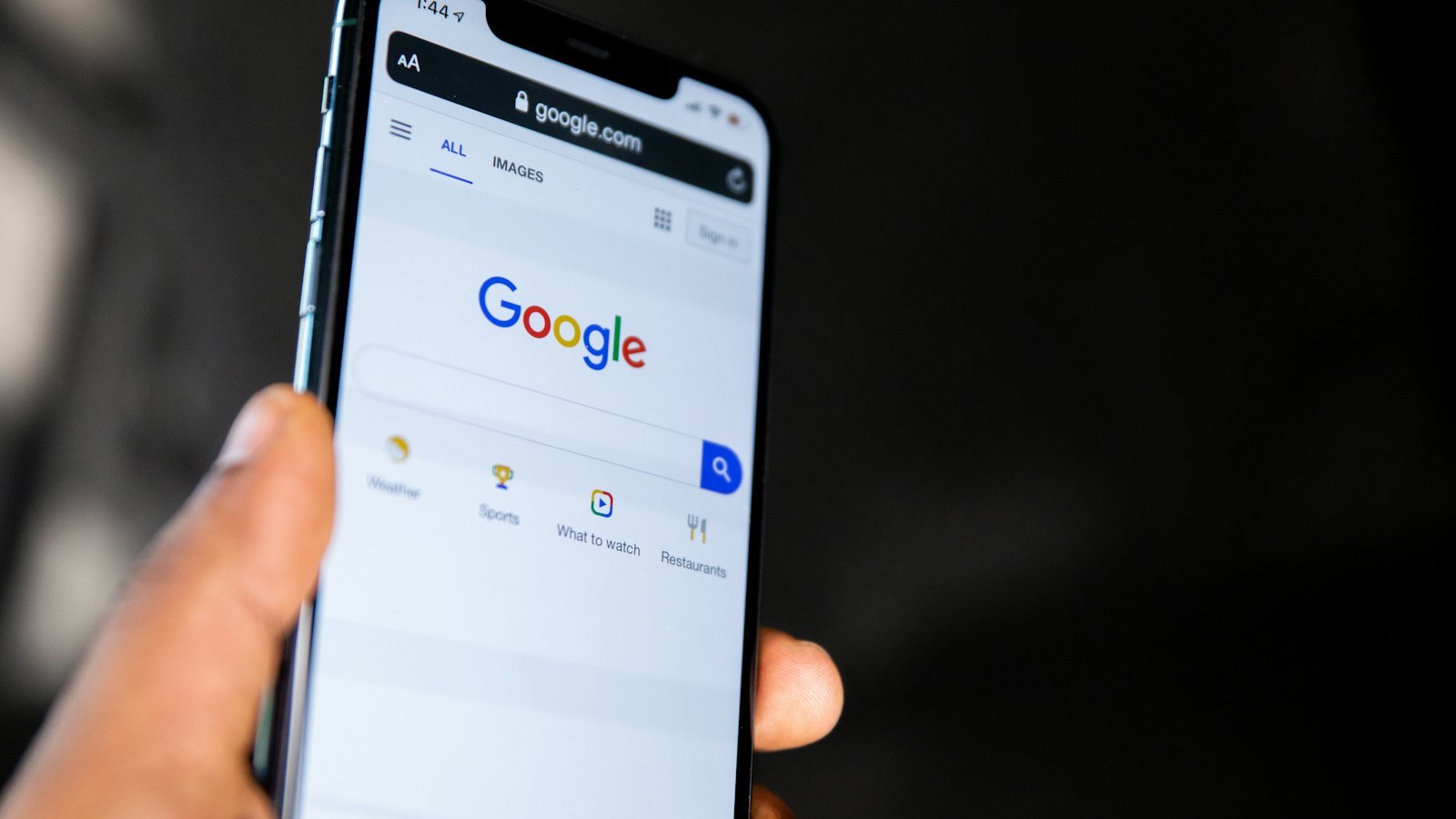Google ya responde por ti: qué significa para la web de tu negocio